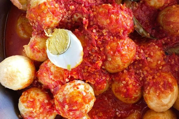 Mengenal Telor Dadar Balado: Camilan Pedas Khas Indonesia
