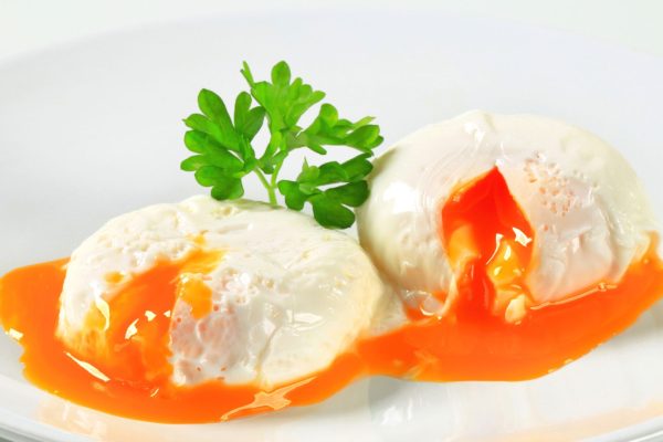 Mengenal Makanan Poached Eggs: Rasa Lezat dan Cara Pembuatannya
