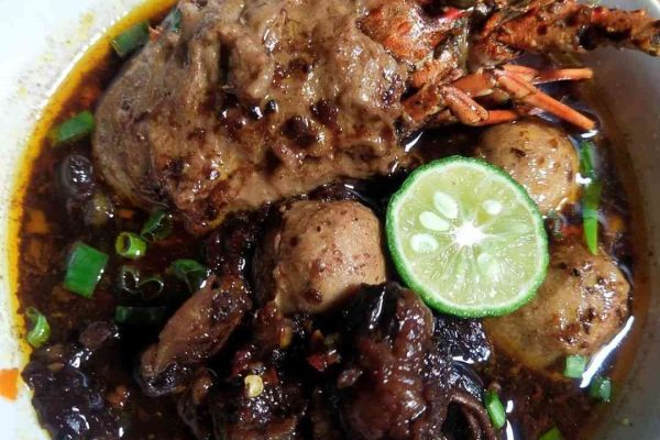 Mengenal Rawon Bakso: Kombinasi Lezat Kuah Hitam dan Bakso