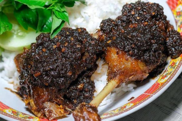 Keistimewaan Bebek Goreng Bumbu Ireng yang Menggoda Selera
