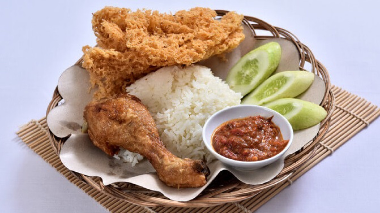 Mengenal Lezatnya Ayam Goreng Kremes yang Menggoda Selera