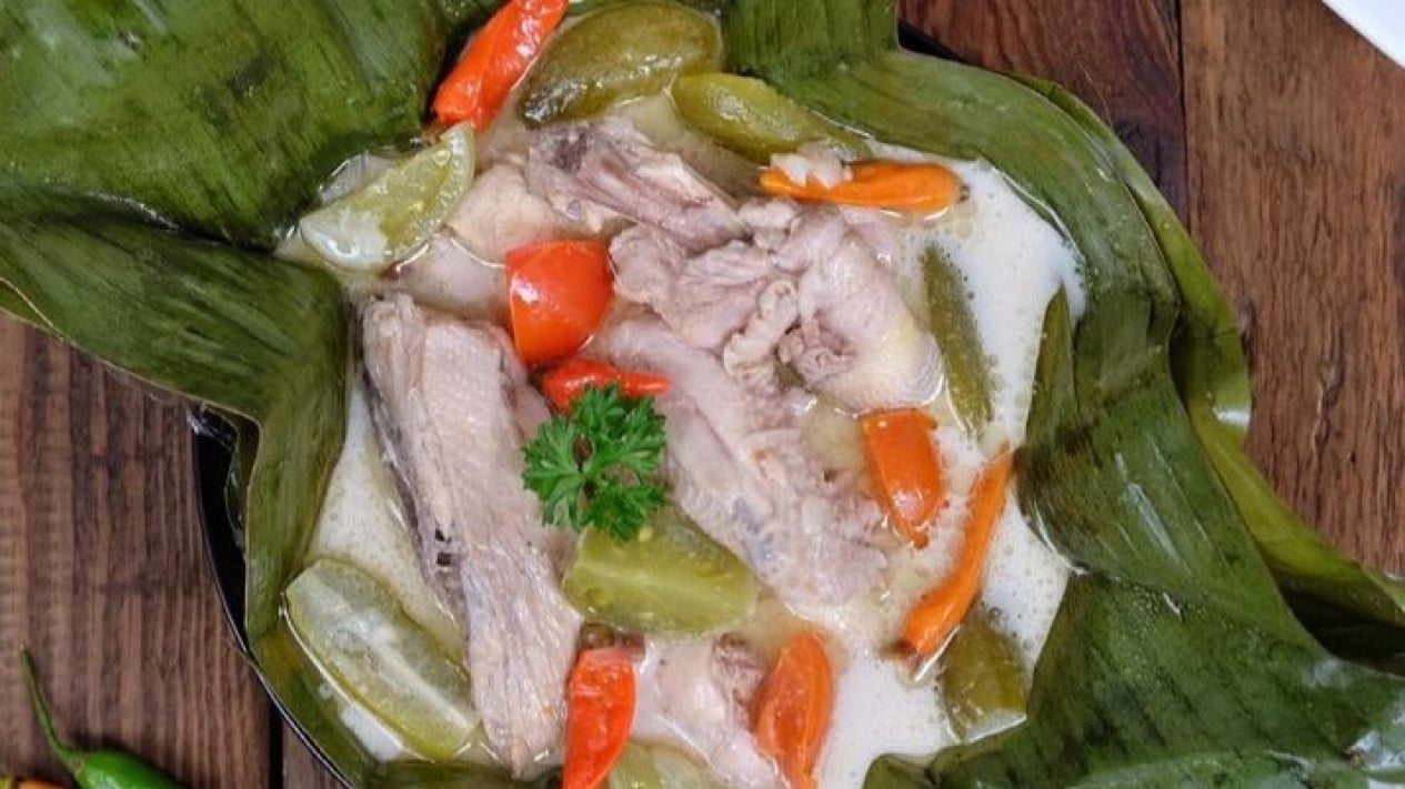 Mengenal Makanan Ayam Garang Asem, Lezat dan Segar Nikmat