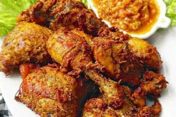 Mengenal Lezatnya Makanan Ayam Bumbu Kuning yang Menggugah Selera