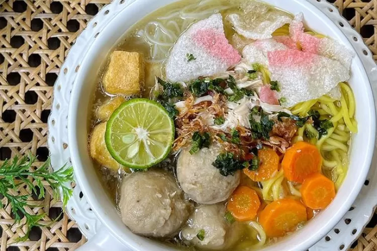 Mie Sop Medan: Lezatnya Sup Khas Sumatera Utara