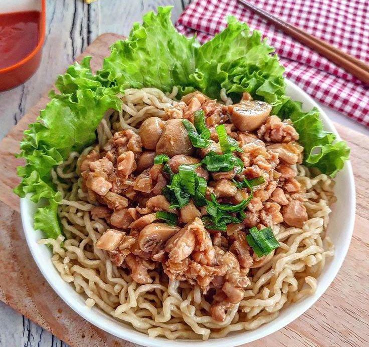 Mie Ayam Jamur: Lezatnya Pilihan Menu Praktis dan Bergizi