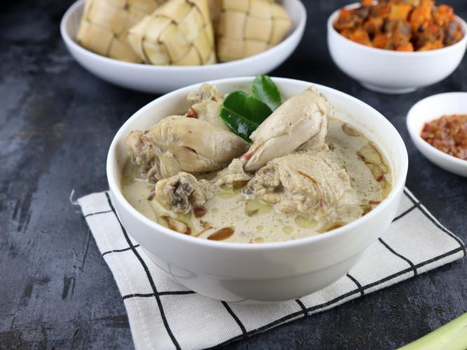 Opor Ayam: Resep Tradisional dan Lezat dari Indonesia